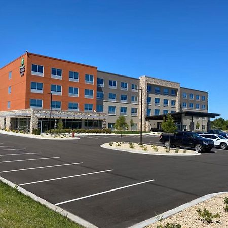 Holiday Inn Express & Suites - Madison West - Middleton By Ihg 外观 照片