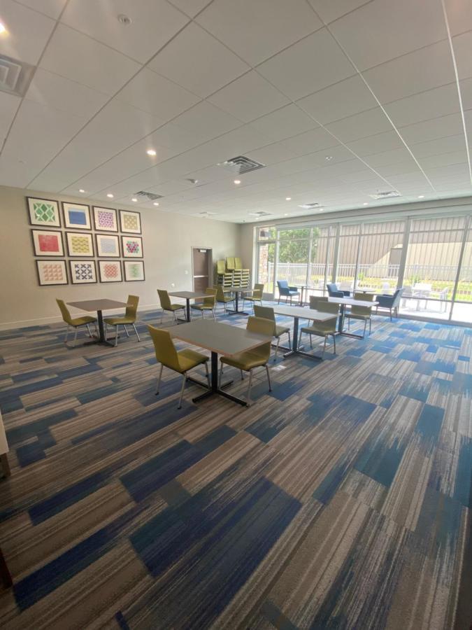 Holiday Inn Express & Suites - Madison West - Middleton By Ihg 外观 照片