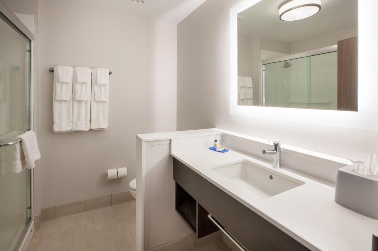 Holiday Inn Express & Suites - Madison West - Middleton By Ihg 外观 照片
