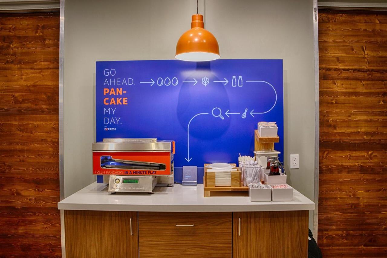 Holiday Inn Express & Suites - Madison West - Middleton By Ihg 外观 照片