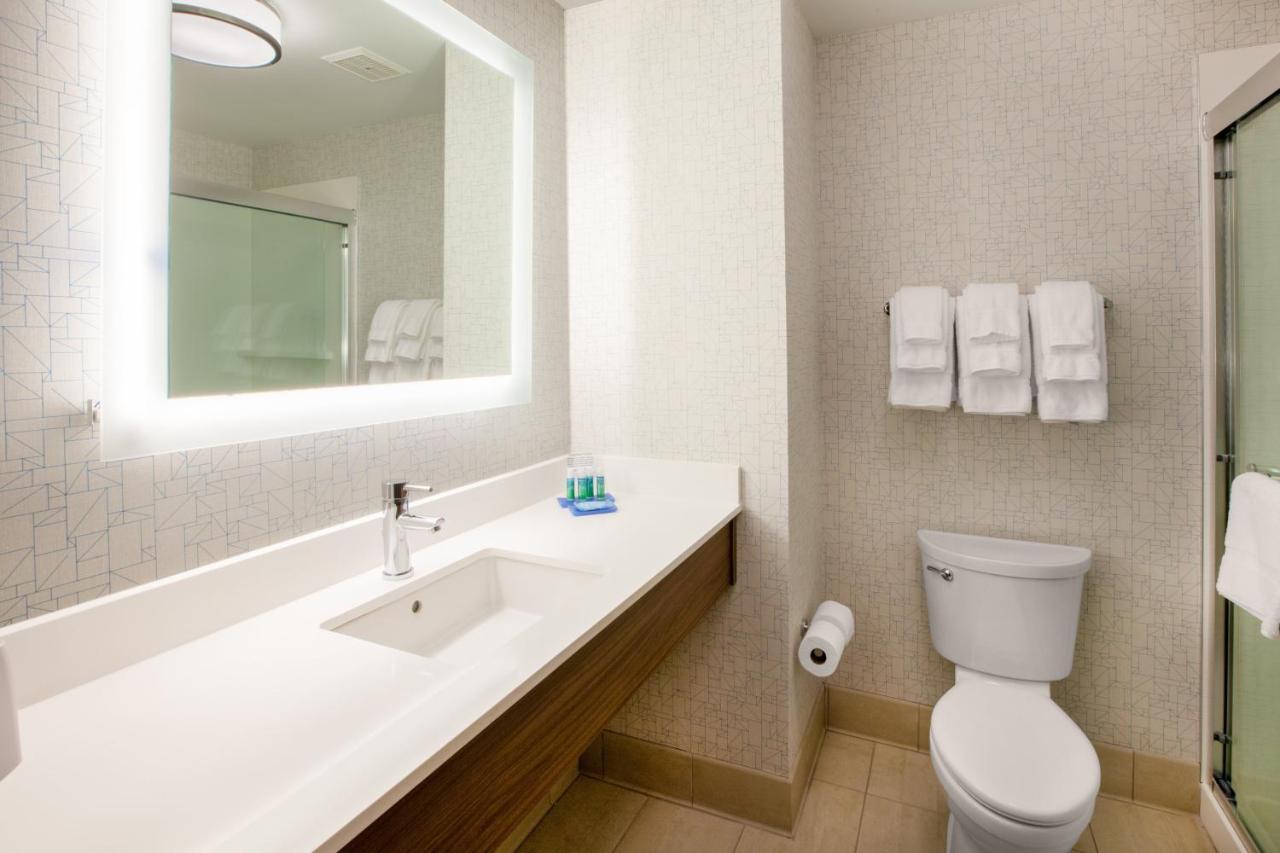 Holiday Inn Express & Suites - Madison West - Middleton By Ihg 外观 照片
