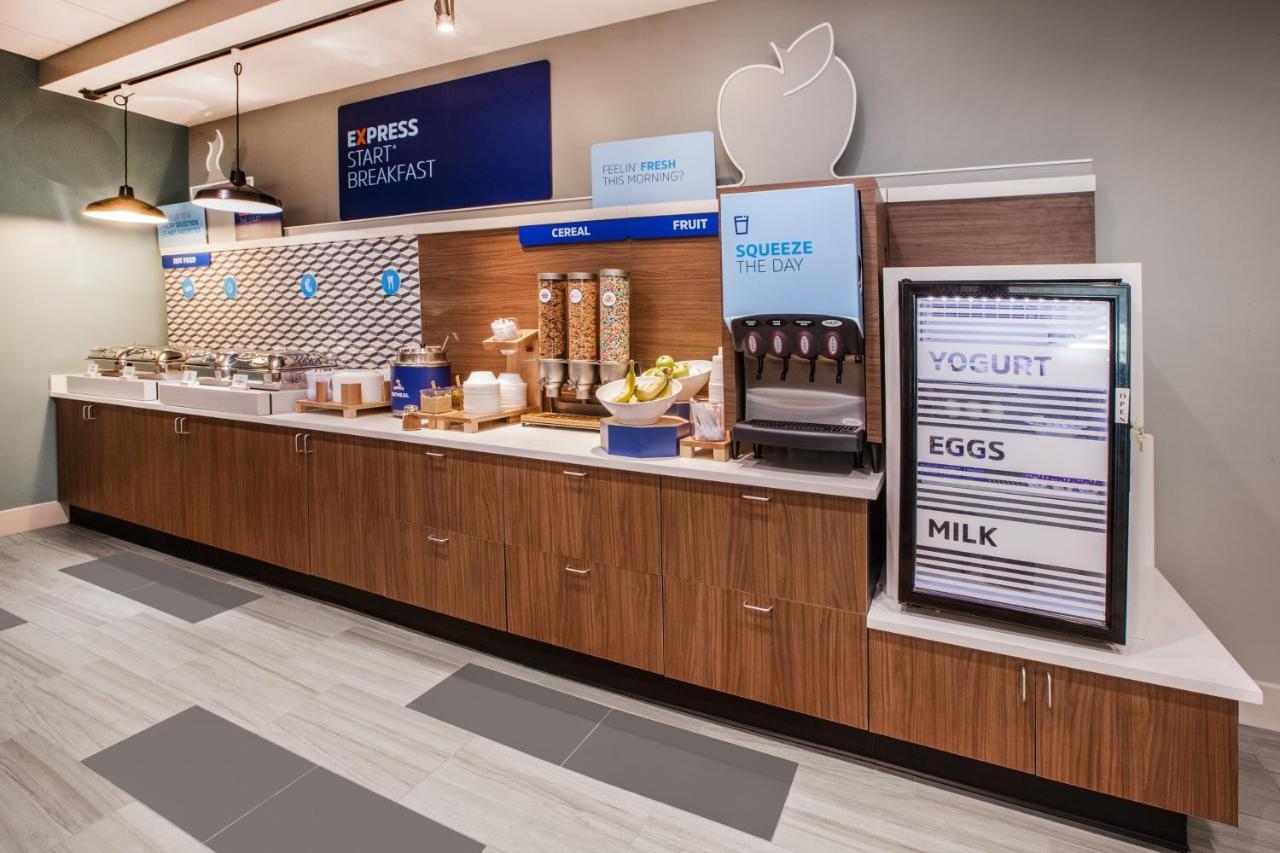 Holiday Inn Express & Suites - Madison West - Middleton By Ihg 外观 照片