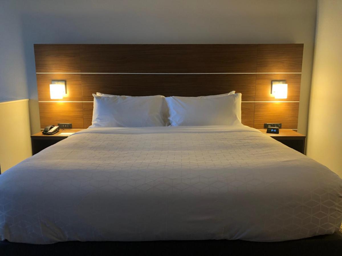 Holiday Inn Express & Suites - Madison West - Middleton By Ihg 外观 照片