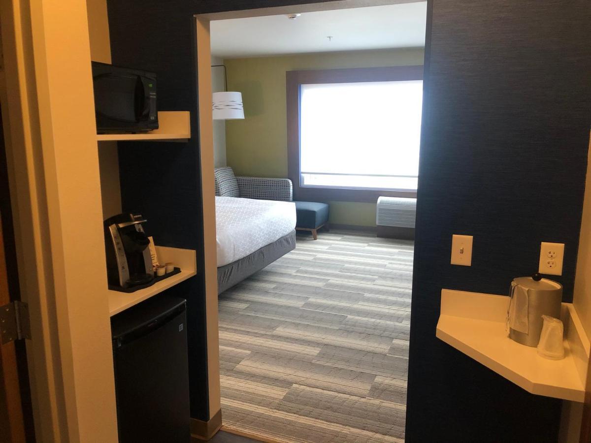 Holiday Inn Express & Suites - Madison West - Middleton By Ihg 外观 照片