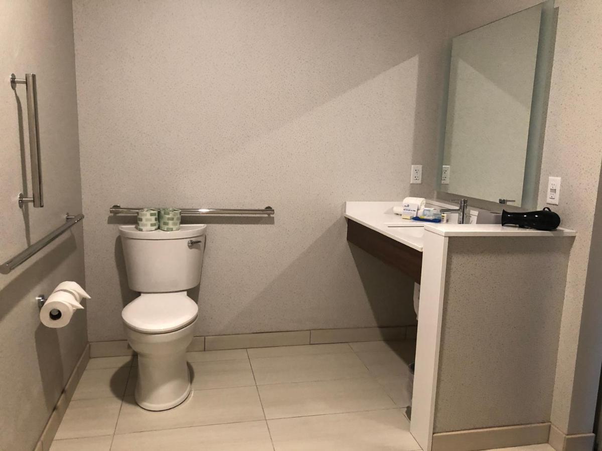 Holiday Inn Express & Suites - Madison West - Middleton By Ihg 外观 照片