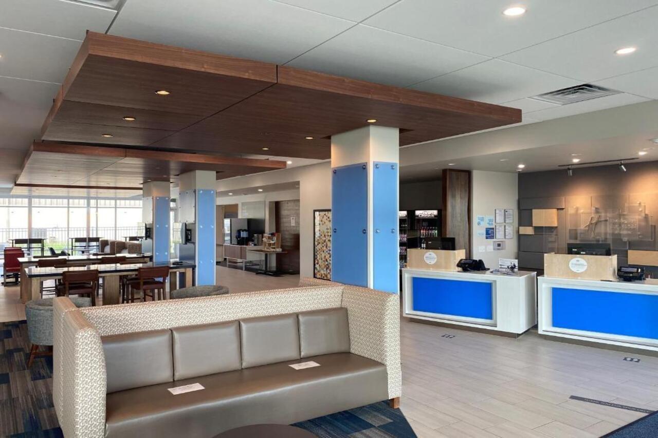 Holiday Inn Express & Suites - Madison West - Middleton By Ihg 外观 照片