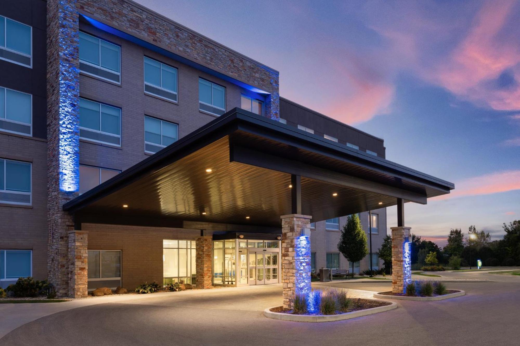 Holiday Inn Express & Suites - Madison West - Middleton By Ihg 外观 照片
