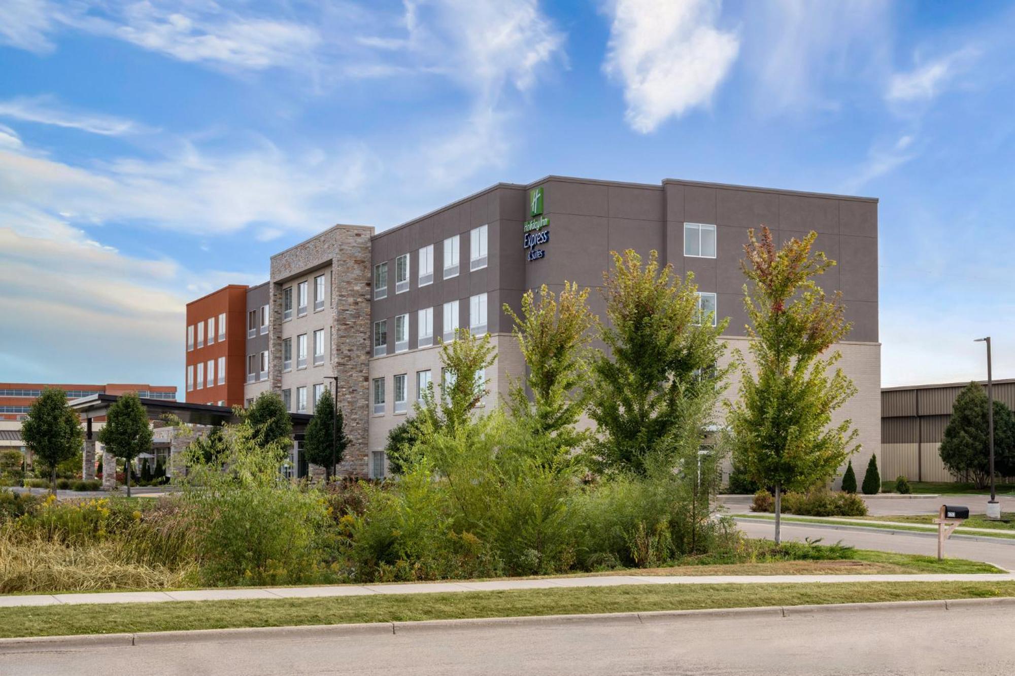 Holiday Inn Express & Suites - Madison West - Middleton By Ihg 外观 照片