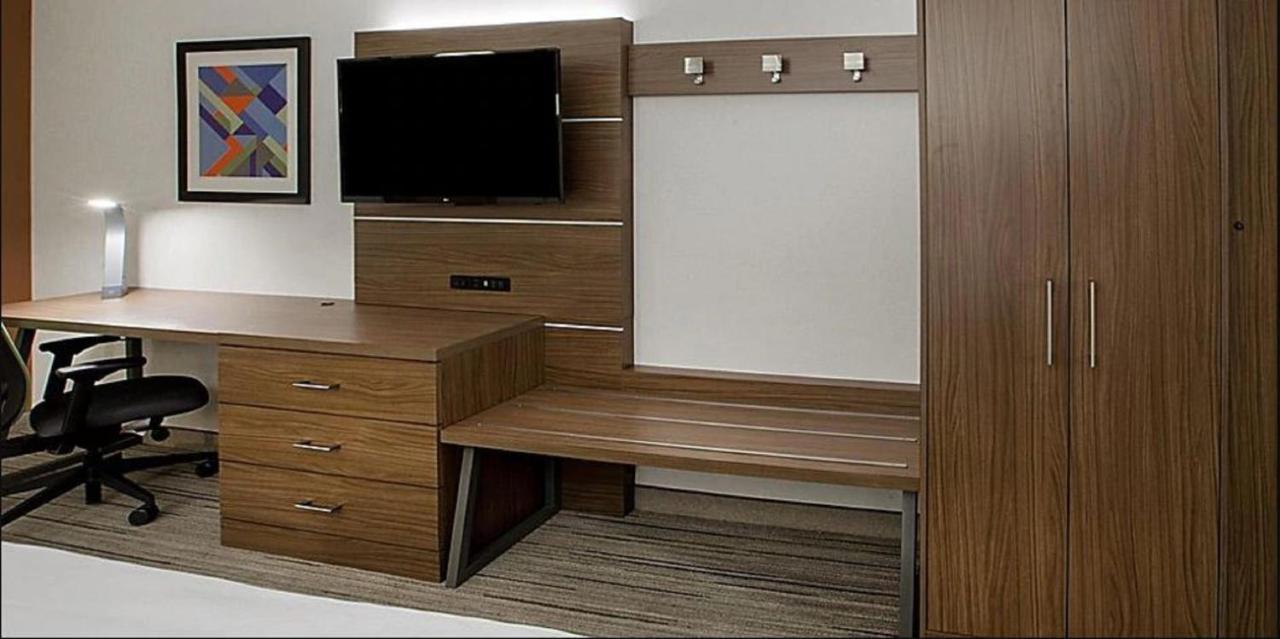 Holiday Inn Express & Suites - Madison West - Middleton By Ihg 外观 照片